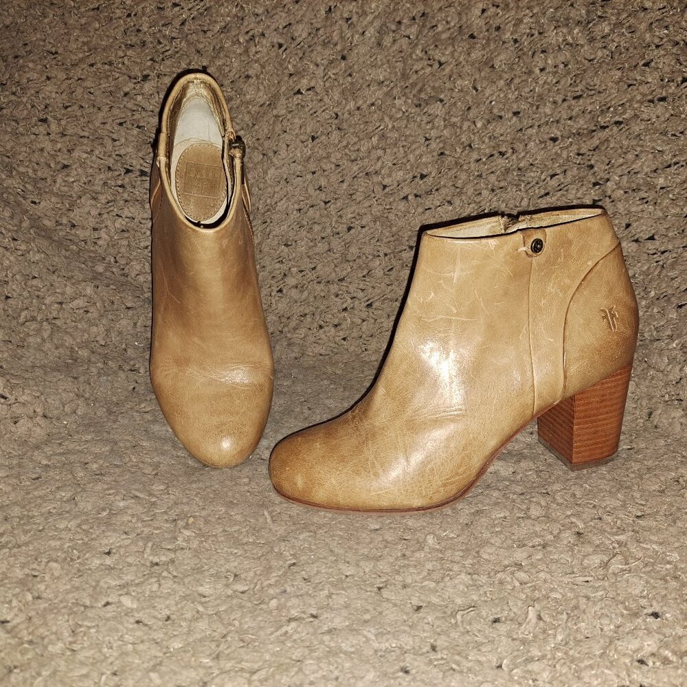 FRYE-Ciera-Shootie/Bootie-Tan Leather-Side Zip-Stacked 2.75" Heel-Sz 6.5-Good